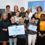 Wien - In diesem Jahr wird der Europäische Tag der Sprachen gemeinsam vom Österreichischen Sprachen-Kompetenz-Zentrum, dem Österreichischen Austauschdienst, dem BMBWF, der Vertretung der Europäischen Kommission in Österreich und der Bildungsdirektion Wien am 26. September im Haus der Europäischen Union in Wien gefeiert.
Der Höhepunkt dieser Veranstaltung ist die Verleihung des Europäischen Sprachensiegels an die innovativsten und kreativsten Sprachenprojekte 2019 zum Schwerpunktthema Sprachliche und kulturelle Vielfalt wahrnehmen und wertschätzen."